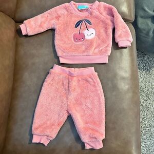 Infant Two Piece Fuzzy Outfit